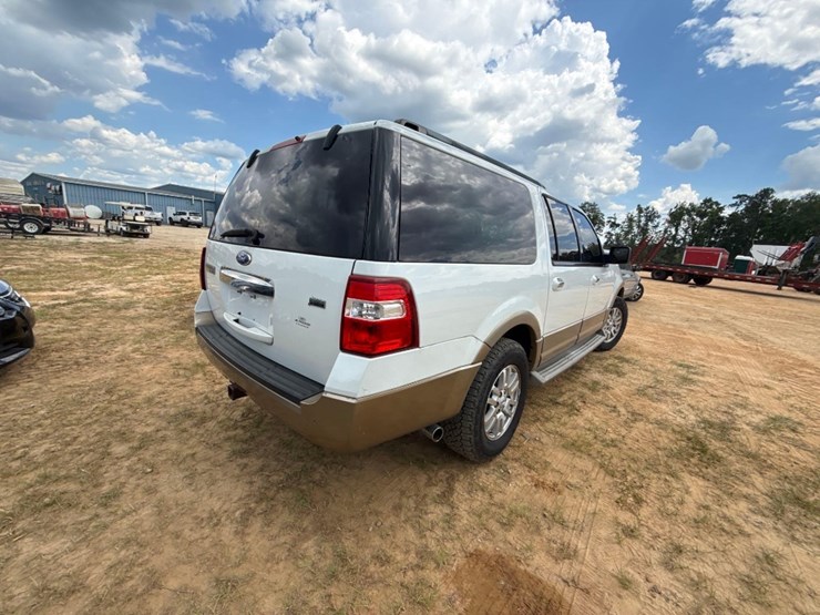 2011-ford-expedition-image-4