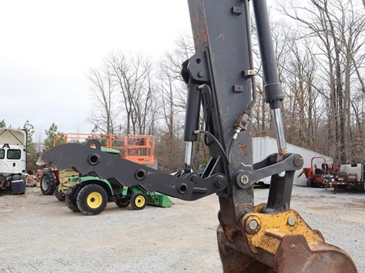2016-deere-135g-image-9