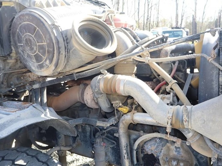 2013-freightliner-columbia-120-image-18