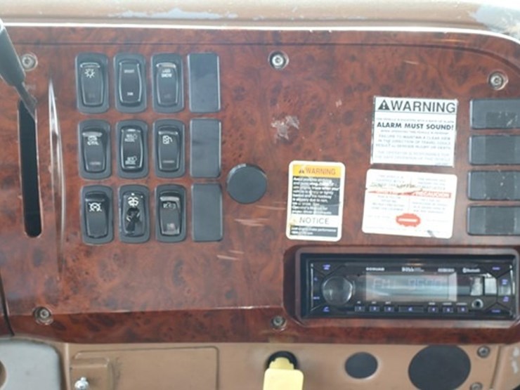 #516-•-2007-mack-cv713-tri-axle-dump-truck-image-39