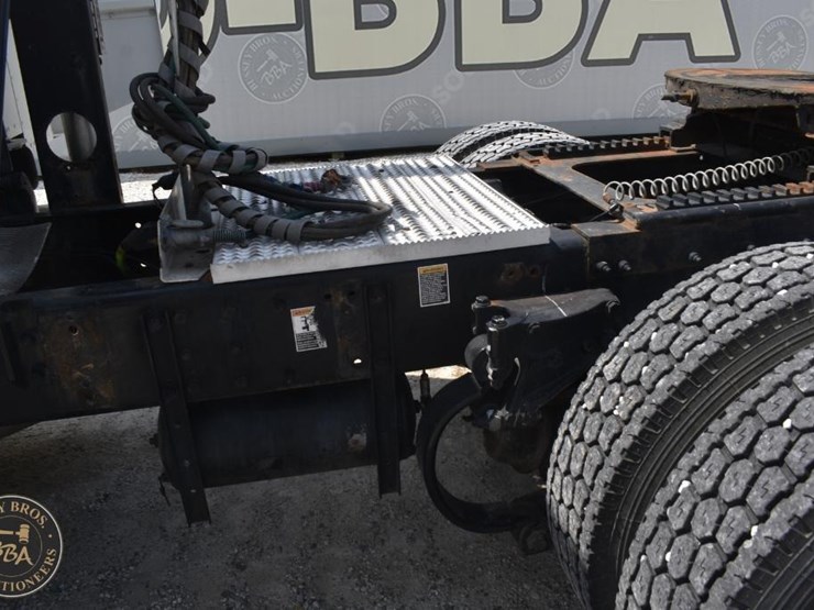 2012-peterbilt-386-image-13