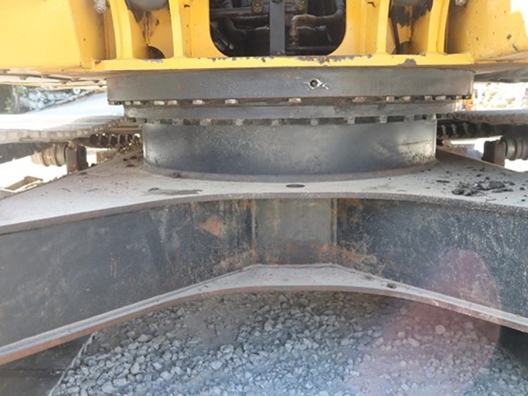 2017-deere-210g-image-15