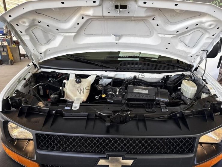 2016-chevrolet-express-2500-image-15