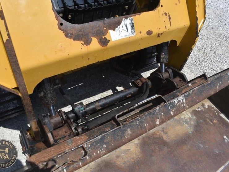 2018-caterpillar-257d-image-12