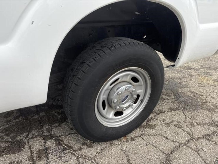 2015-ford-f250-xl-image-9
