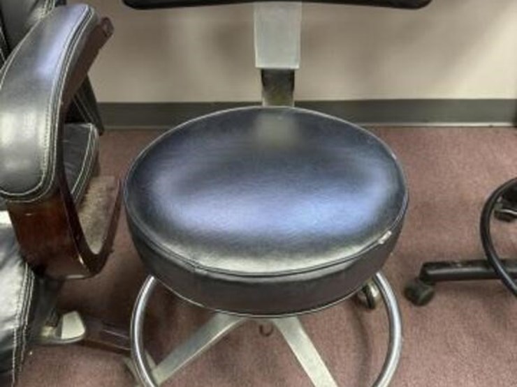 (3)-office-chairs-image-3
