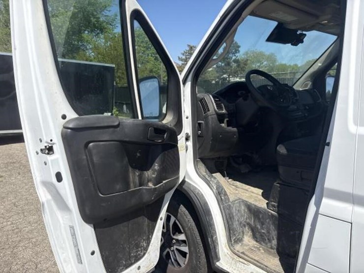 2023-dodge-3500-image-11