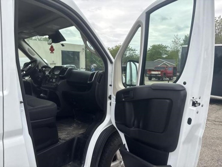 2022-dodge-3500-image-17