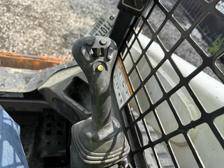 2019-bobcat-t740-image-19