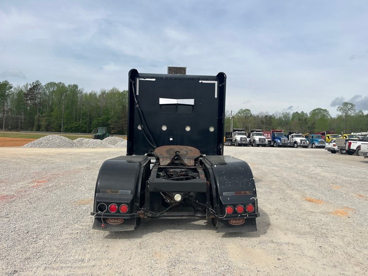 2002-peterbilt-379-image-8