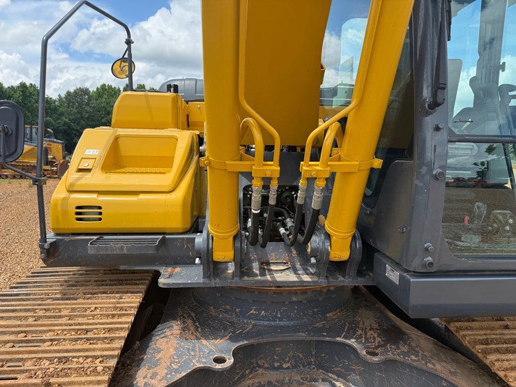 2023-kobelco-sk210-lc-image-15