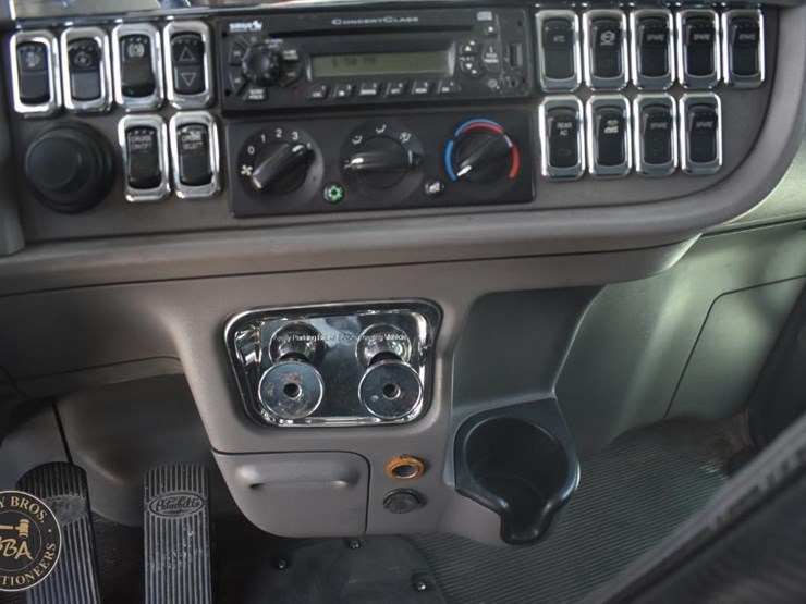 2012-peterbilt-386-image-41
