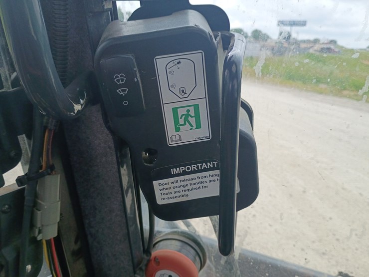 2022-deere-330g-image-46