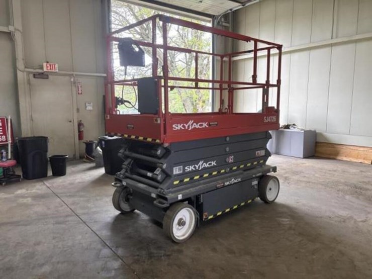 2020-skyjack-scissor-lift-image-1