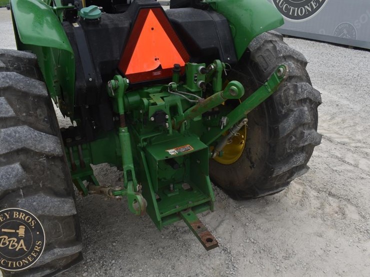2021-john-deere-5045e-image-18