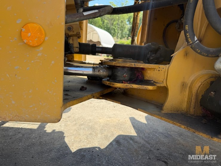 2014-caterpillar-930k-image-10