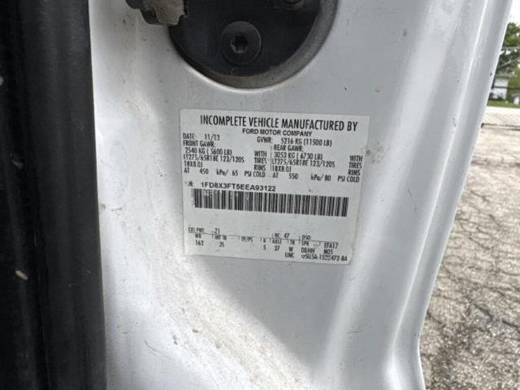 2014-ford-f350-xlt-image-33