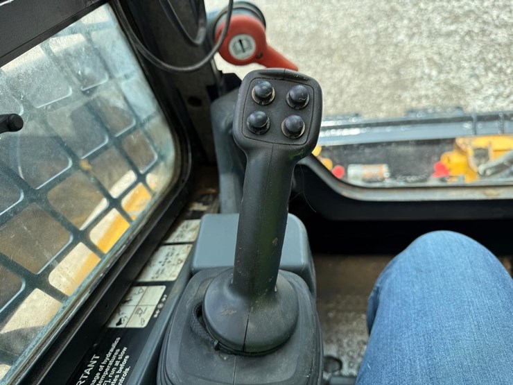2023-deere-333g-image-22