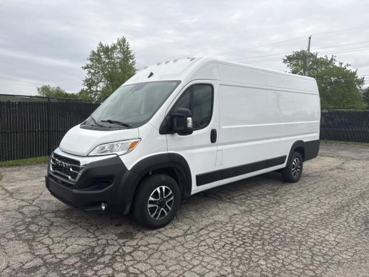 2023-dodge-3500-image-1