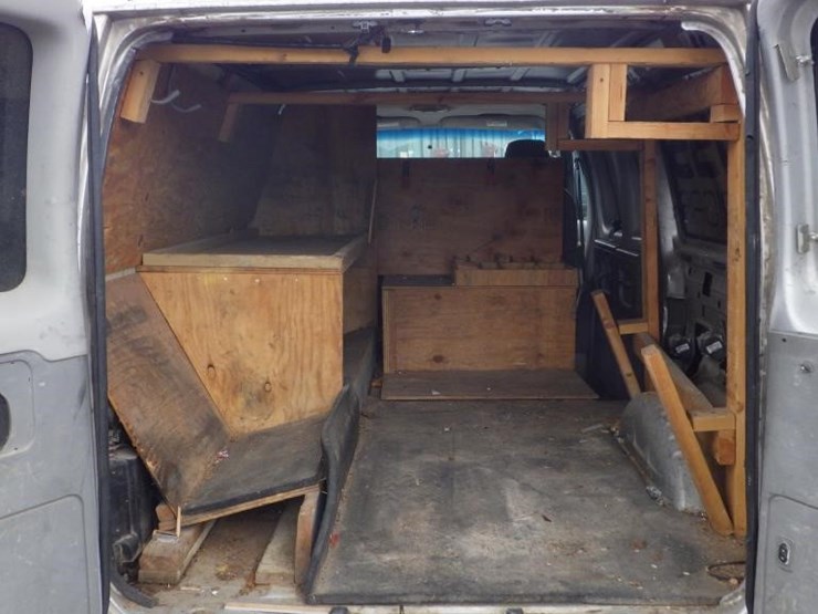 2009-ford-e350-image-13