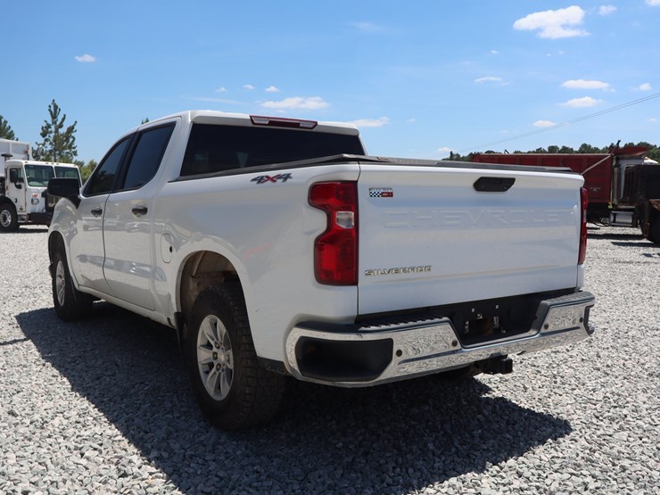2022-chevrolet-1500-image-3