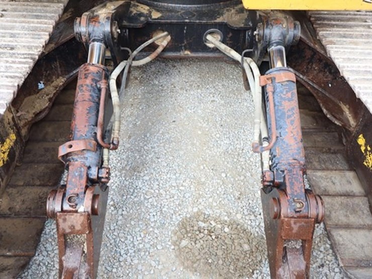 2016-deere-135g-image-13