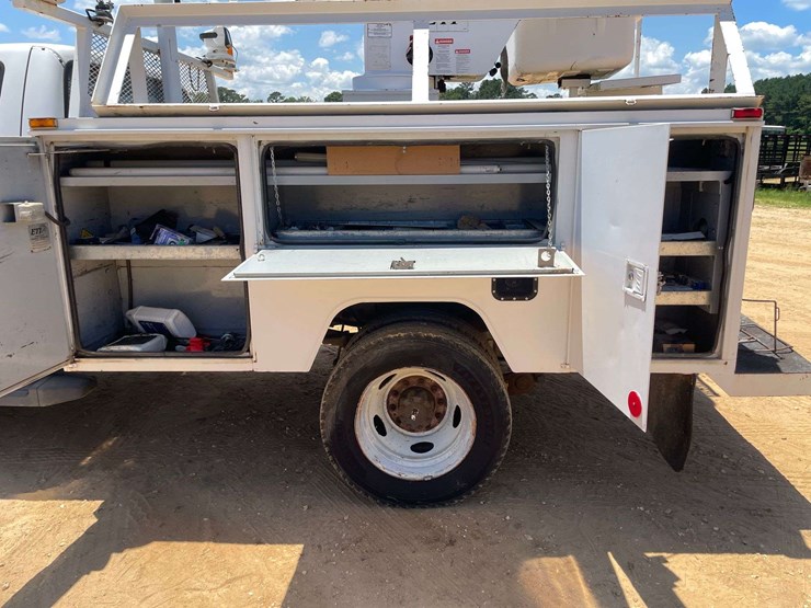 2006-ford-f550-image-14
