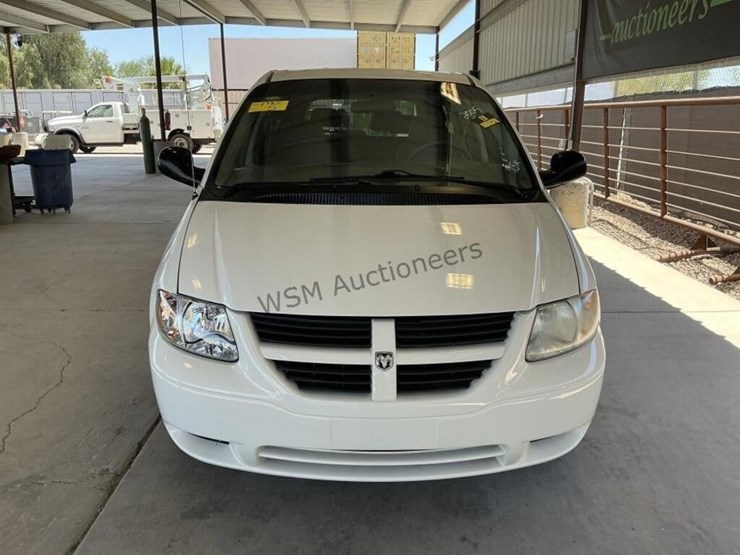 2005-dodge-grand-caravan-image-3