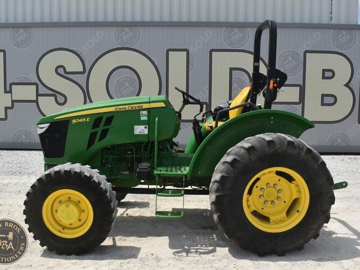 2021-john-deere-5045e-image-2