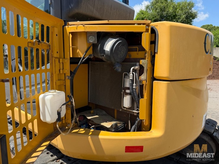 2011-deere-75d-image-10