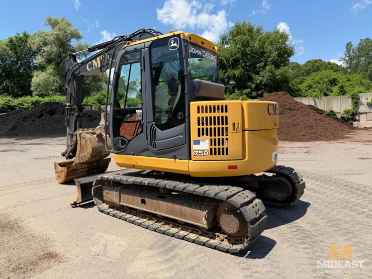 2011-deere-75d-image-3