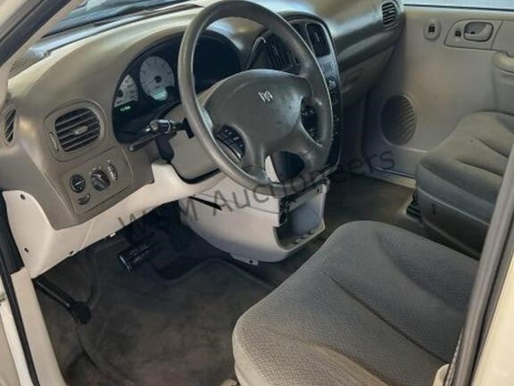 2005-dodge-grand-caravan-image-23