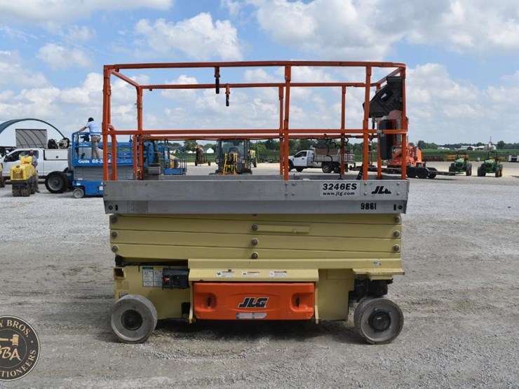 2013-jlg-3246es-image-6