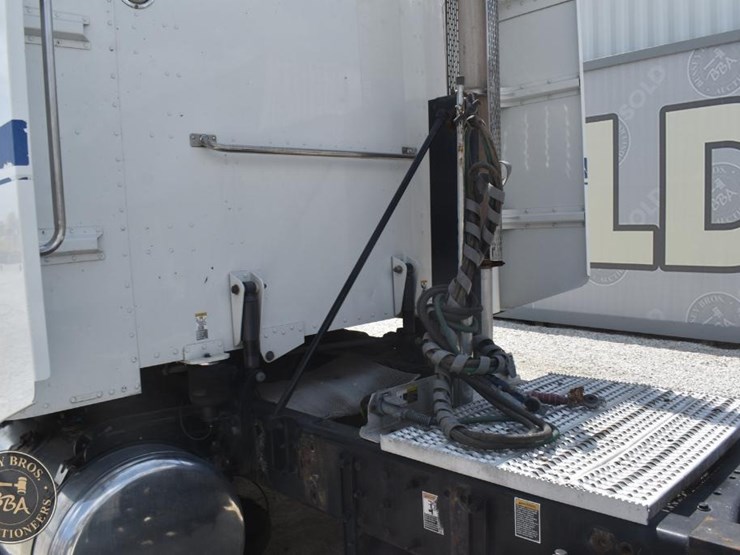 2012-peterbilt-386-image-14