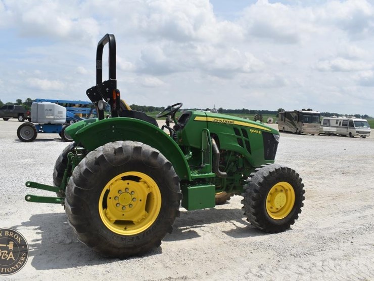 2021-john-deere-5045e-image-16