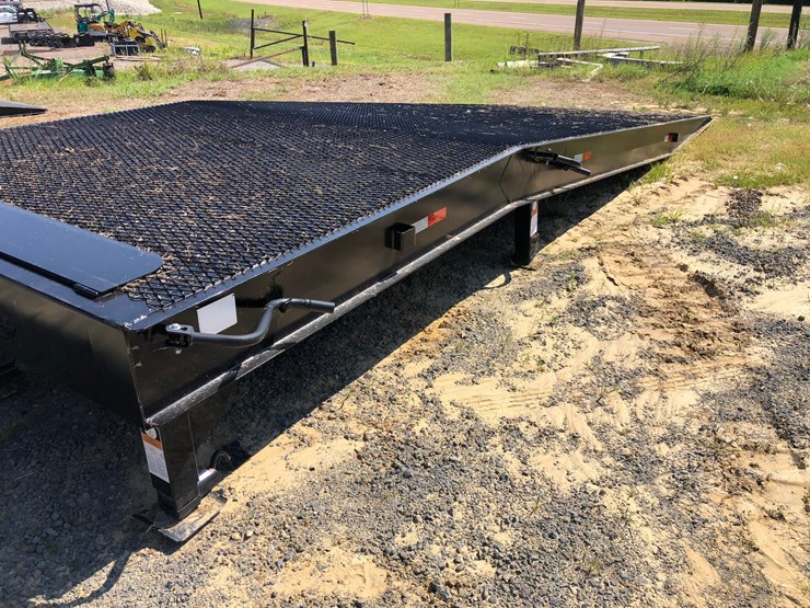 #572-•-25'-metal-loading-ramp-image-3