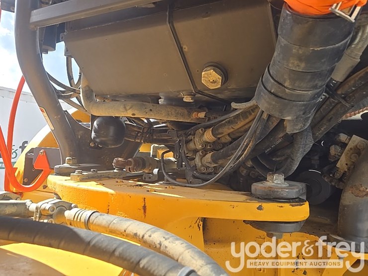 2020-volvo-a25g-image-21
