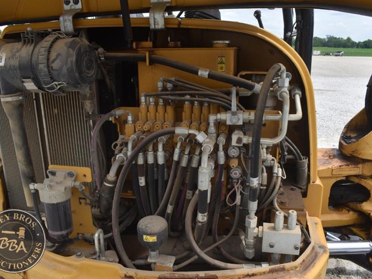 2016-caterpillar-305e2-cr-image-42