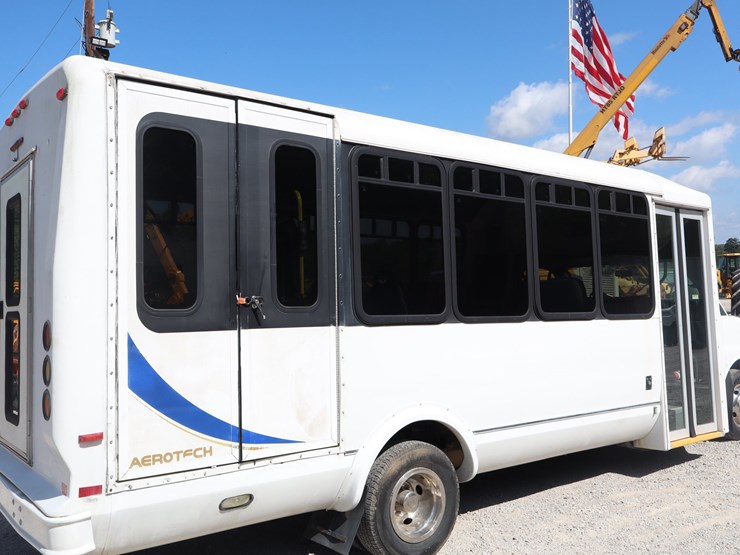 #309-•-15-passenger-church-van-image-5