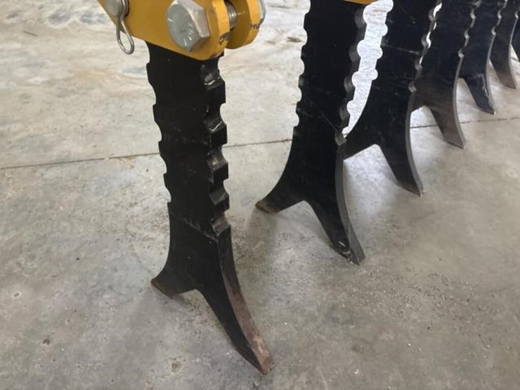 cl-fab-ripper-skid-steer-attachment-image-5