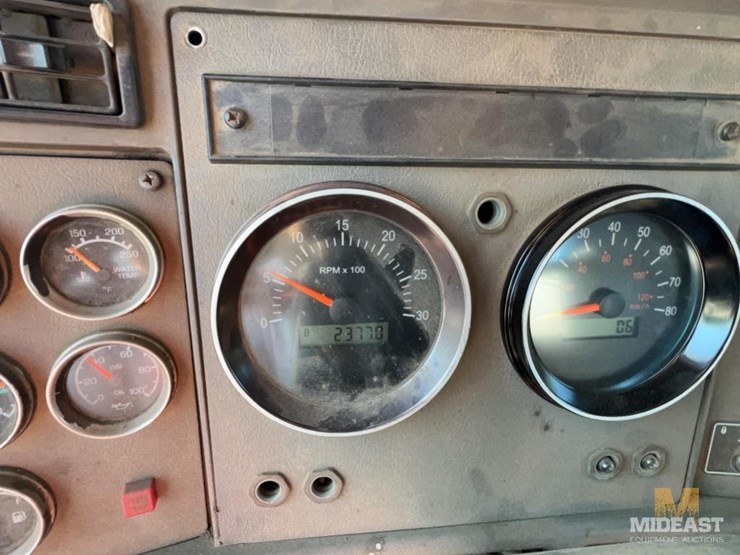 2001-kenworth-t300-image-36