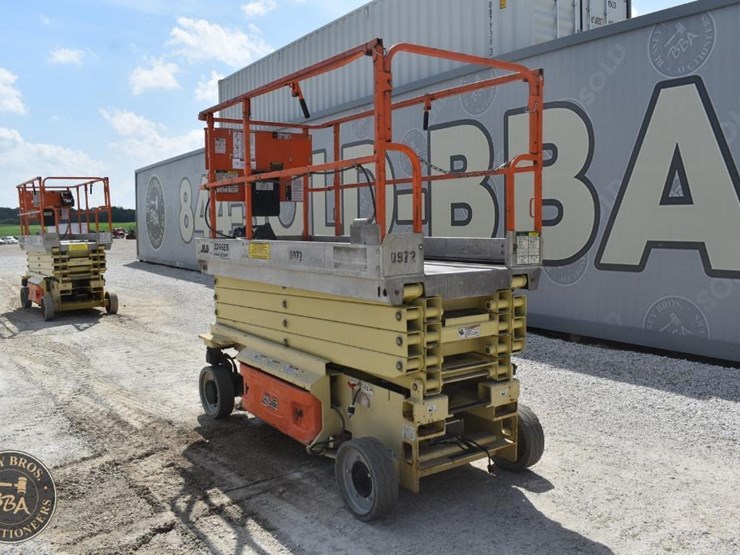 2012-jlg-3246es-image-3