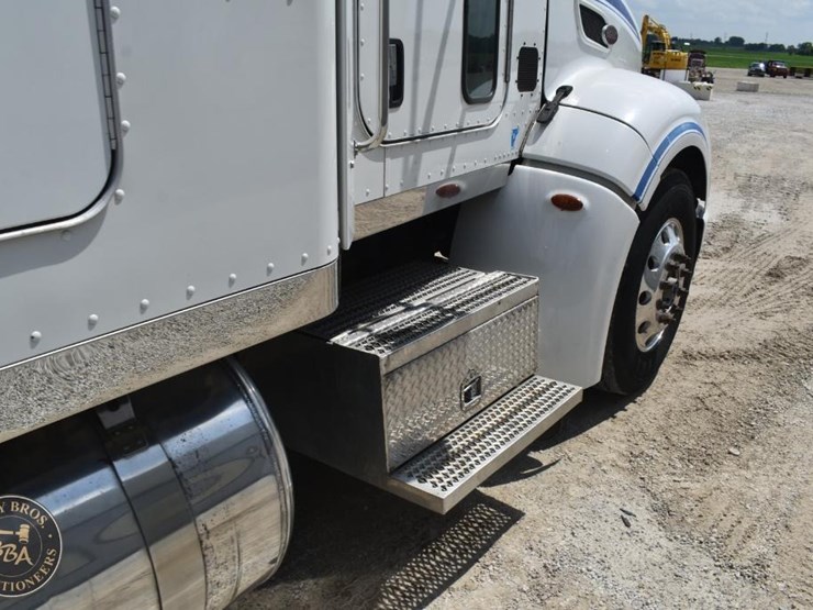 2012-peterbilt-386-image-23