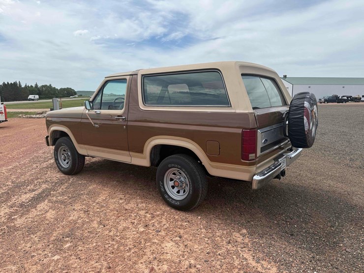 1985-ford-bronco-image-3