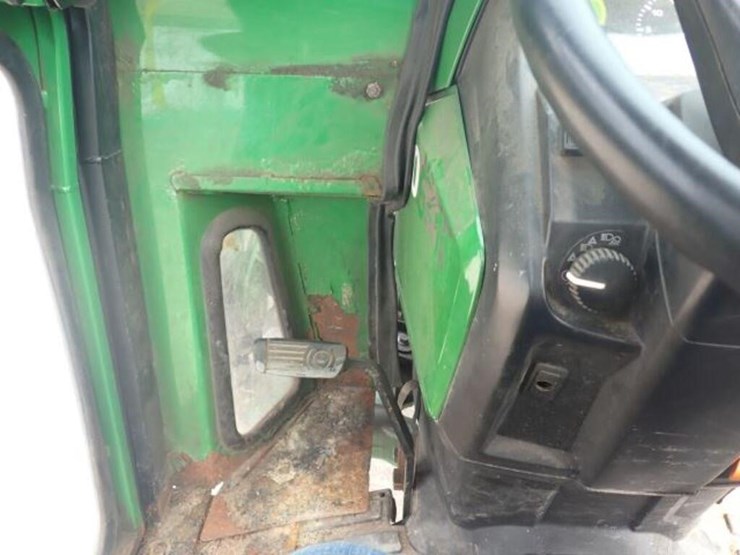 2011-john-deere-1023e-image-38