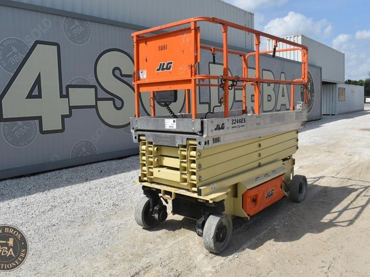 2013-jlg-3246es-image-1