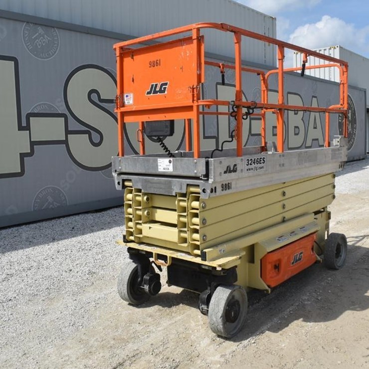 2013 JLG 3246ES