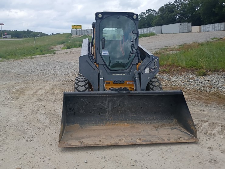 2022-deere-330g-image-15