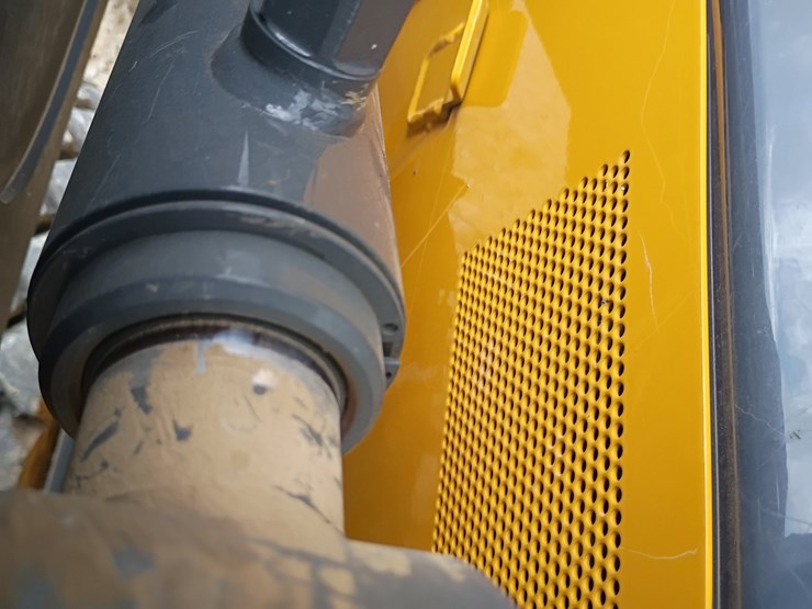 2022-deere-330g-image-60