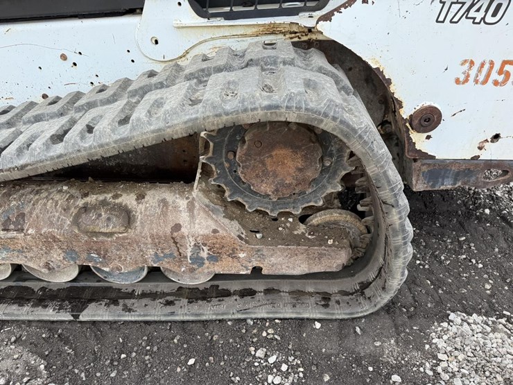 2019-bobcat-t740-image-18